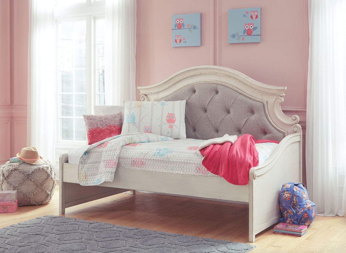 Realyn - Twin Day Bed with Storage - Chipped White